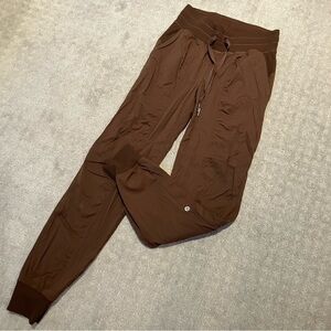 Lululemon Brown dance studio jogger with pockets. Square dot!